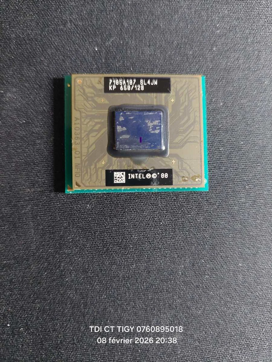 Processeur Intel Celeron SL4JW kp 650/128 650 MHz/128 Ko/100 MHz- REMIS A NEUF